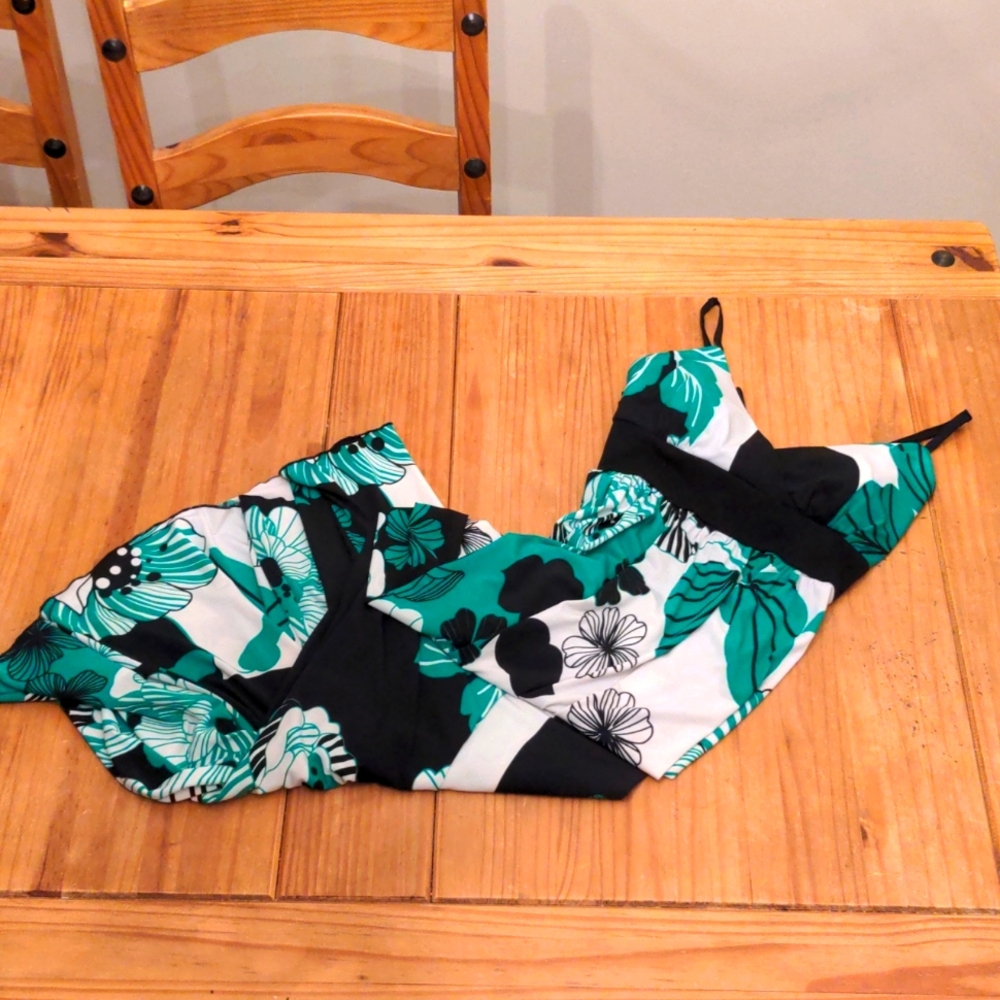 Three Pink Hearts Trixxi Green,White,Black Spaghetti Strap Maxi Dress, Medium